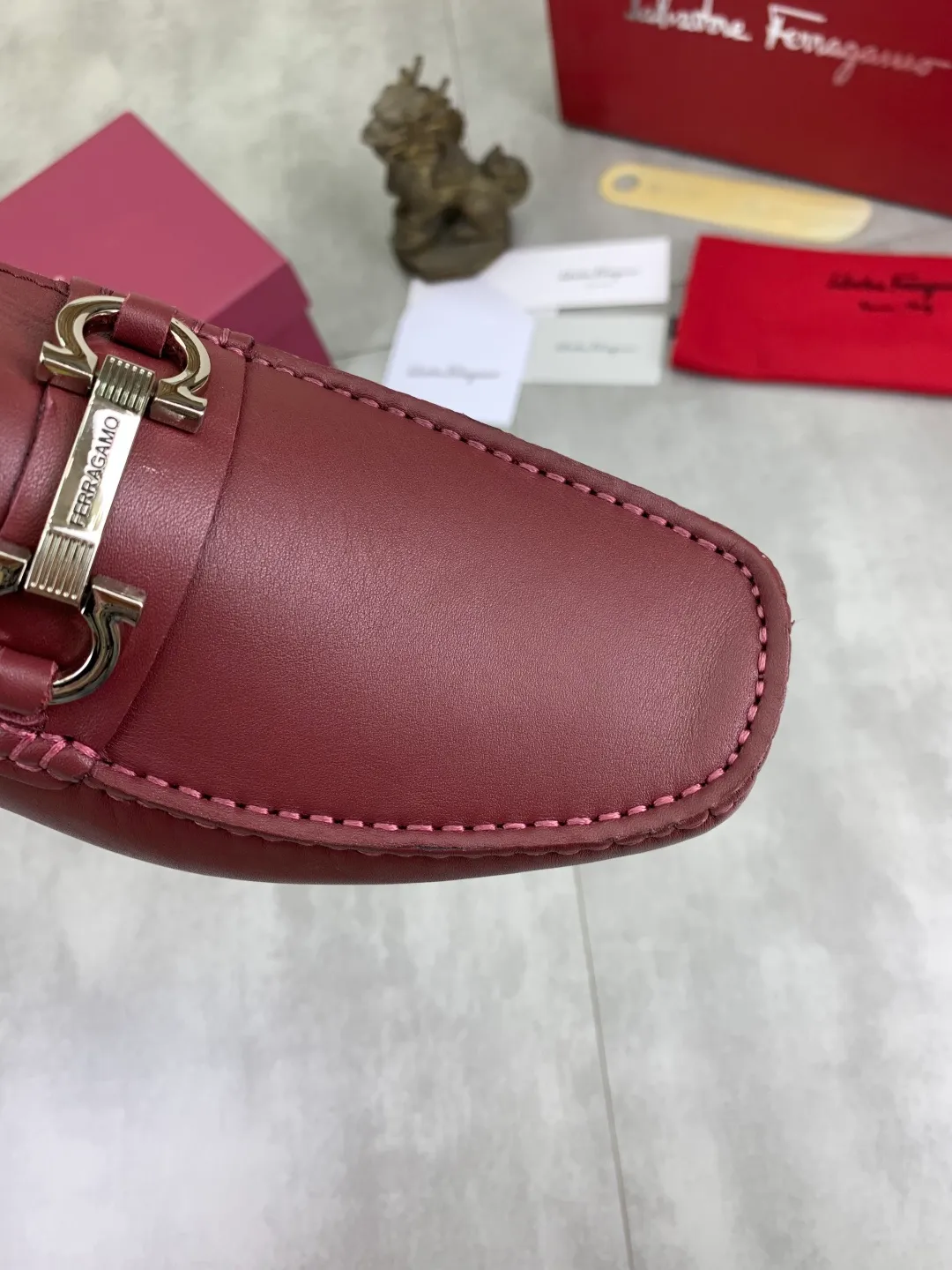Men's shoes 💰P542 New model, high quality [Ferragamo/Ferragamo] Latest lazy slip-on shoes Original imported calfskin, imported cowhide lining + original luxury metal buckle + original combination outsole Comparison without pressure Code number: 38-45